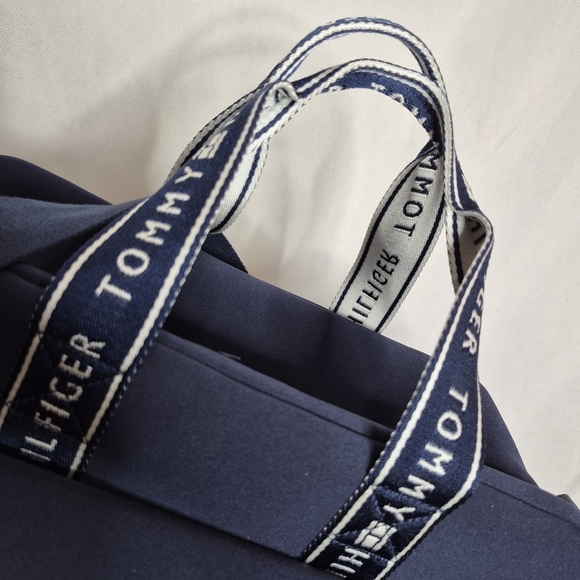 Tommy Hilfiger Navy Neoprene Tote Bag / Weekender Bag Adjustable Crossbody Strap - Picture 5 of 16